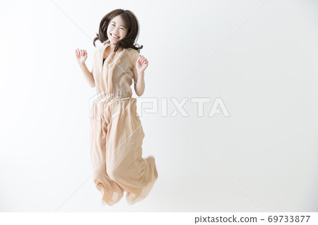 A woman who jumps A woman who jumps 69733877