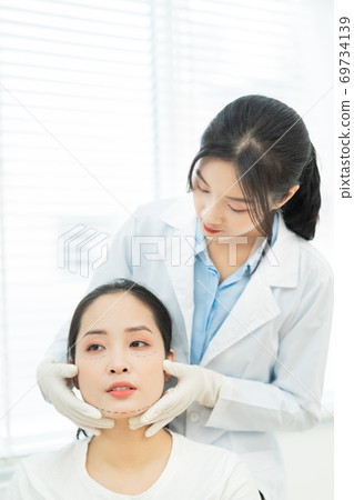 Woman cosmetic surgery 69734139