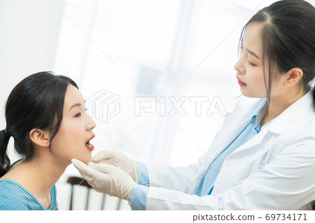 Woman, doctor, clinic Woman, doctor, clinic 69734171