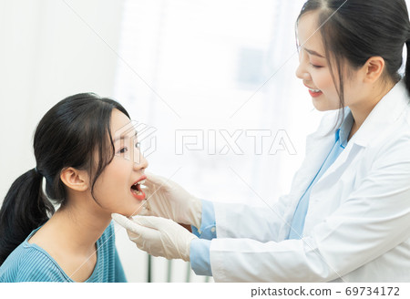 Woman, doctor, clinic 69734172