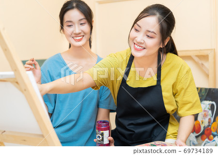 Woman painting 69734189