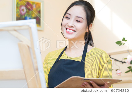 Woman painting Woman painting 69734210