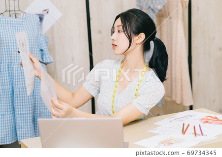 Woman fashion design 69734345