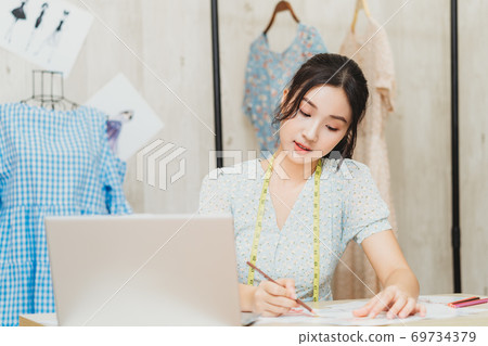 Woman fashion design 69734379