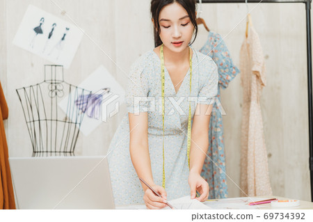 Woman fashion design 69734392