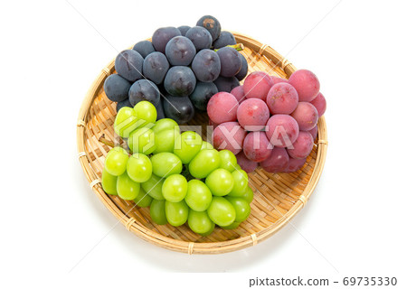 Assorted 3 grapes of Shine Muscat, Queen Nina and New Pione Assorted 3 grapes of Shine Muscat, Queen Nina and New Pione 69735330