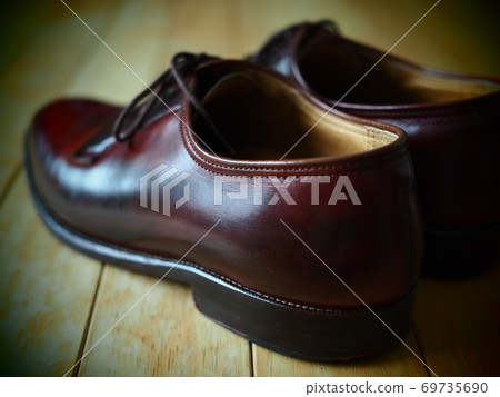 Leather shoes 69735690