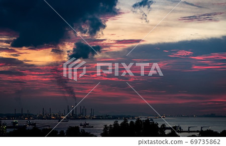 紅色的光芒 69735862