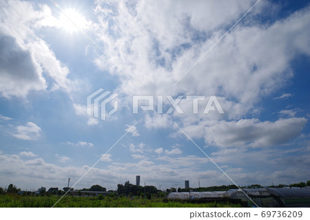 Image of the sun and blue sky 69736209