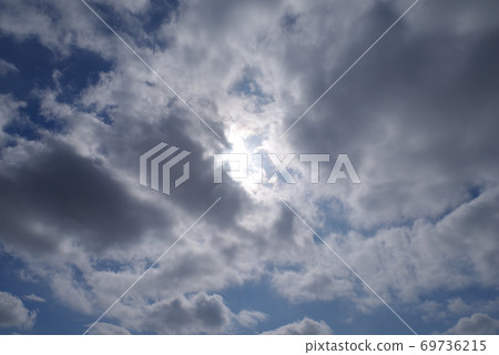 太陽和藍天的圖像 69736215