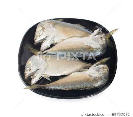 .Steamed mackerel in black plate on white background 69737072