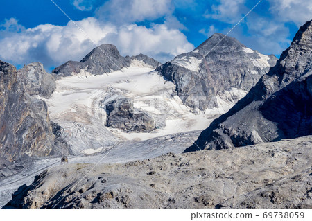Italy, Stelvio National Park. Famous road to Stelvio Pass in Ortler Alps. 69738059