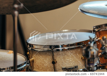 Image of drums, cymbals and percussion instruments 69741944