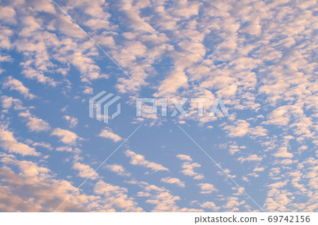 鱗片雲染成橙色 鱗片雲染成橙色 69742156