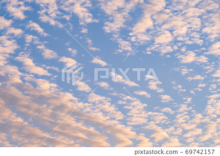 鱗片雲染成橙色 鱗片雲染成橙色 69742157