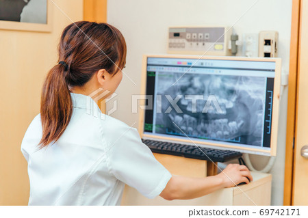 X-ray of dental hygienist and teeth X-ray of dental hygienist and teeth 69742171