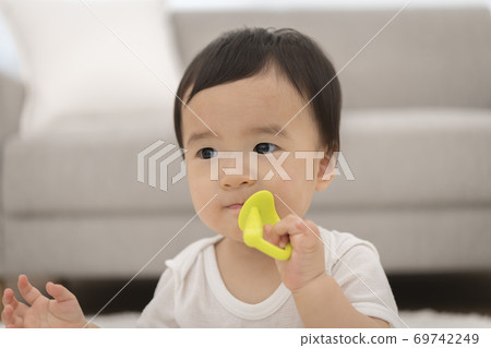 練習用嬰兒牙刷刷牙 69742249
