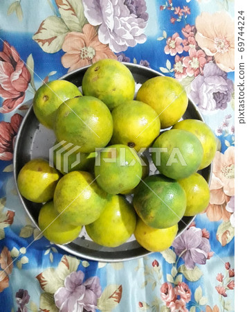 Mausambi  is  very  healthy, nutrition  and  mineral  fruit  for  good  health  . 69744224