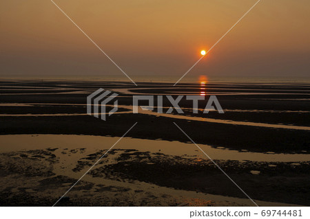 在Masutama海岸的日落 在Masutama海岸的日落 69744481