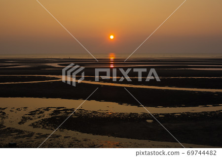 在Masutama海岸的日落 69744482