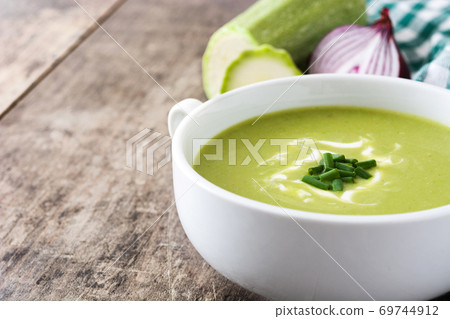 zucchini, soup, vegetables 69744912