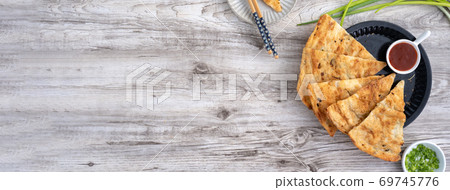 蔥油餅 台灣 小吃 scallion pancake Taiwan snack 揚げ 焼き葱入り餅 69745776