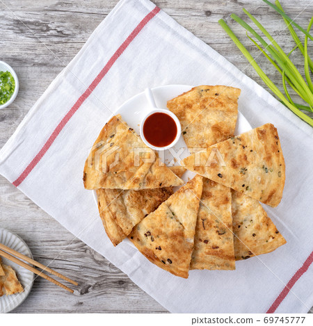 Scallion pancake Taiwan snack scallion pancake Taiwan snack 扬げ 焼き葱入り饼 Scallion pancake Taiwan snack scallion pancake Taiwan snack 扬げ 焼き葱入り饼 69745777