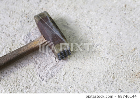Bush hammer and stone 69746144