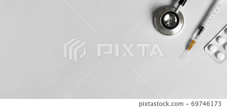 醫學背景材料和副本空間。聽力裝置，注射裝置和藥物 69746173