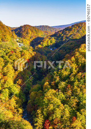 宮城縣栗原市秋葉季節的398號線湯濱Route口風景 69746857