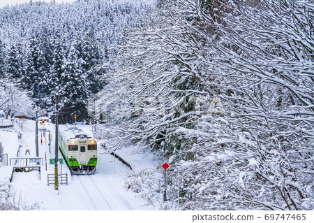 Snow-covered Takidani Station and Tadami Line train Yanaizu Town, Fukushima Prefecture Snow-covered Takidani Station and Tadami Line train Yanaizu Town, Fukushima Prefecture 69747465