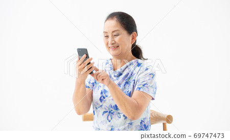 Senior female smartphone 69747473