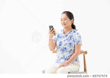 Senior female smartphone 69747474
