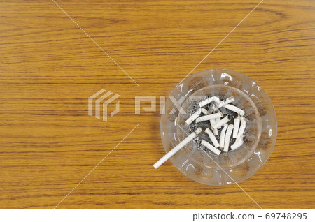 Image of misfire (fire) and smoking 69748295