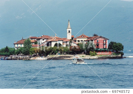 Lake Maggiore Lake Maggiore 69748572
