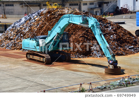 Loading area for recycled metal materials at the wharf Loading area for recycled metal materials at the wharf 69749949