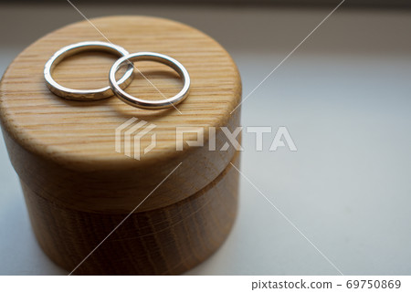簡單的結婚戒指 簡單的結婚戒指 69750869