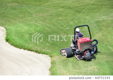 Care work around the bunker on the golf course 69751545