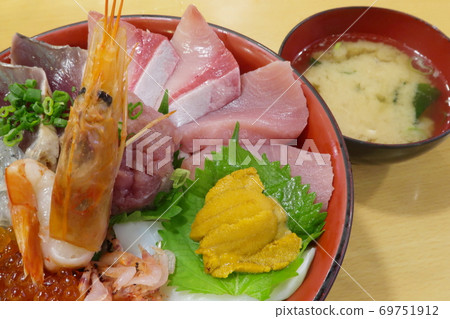 Luxury seafood bowl to eat at the shop Luxury seafood bowl to eat at the shop 69751912