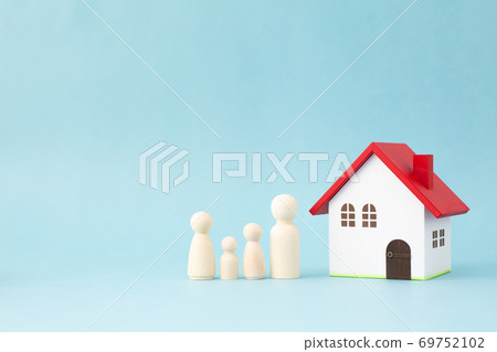 Real estate image family 69752102