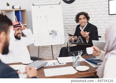 People are sitting at the table at work. People are sitting at the table at work. 69754120