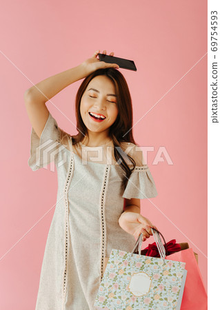 Girl Shopping Girl Shopping 69754593