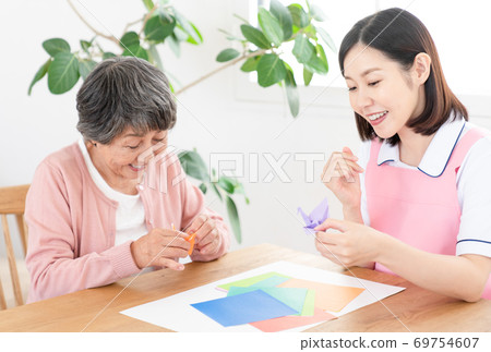 Caregiver rehabilitating seniors together 69754607