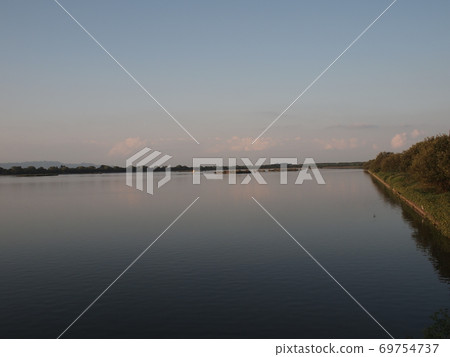 安靜的湖邊 69754737