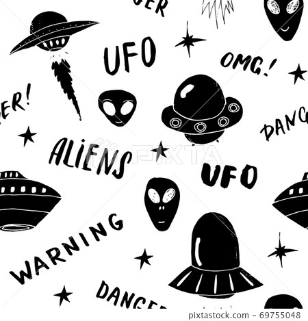 Ufo and aliens Seamless pattern. Cute Doodles space ships sketch. Hand drawn Cartoon Vector illustration 69755048