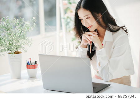 Women Business Coffee Break 69757343