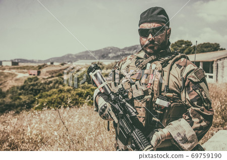 Portrait of equipped, armed US Navy SEALs fighter Portrait of equipped, armed US Navy SEALs fighter 69759190