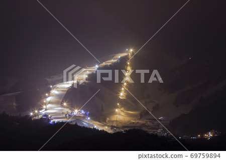 夜間開放的滑雪勝地。岐阜縣的Dynaland滑雪勝地。 69759894