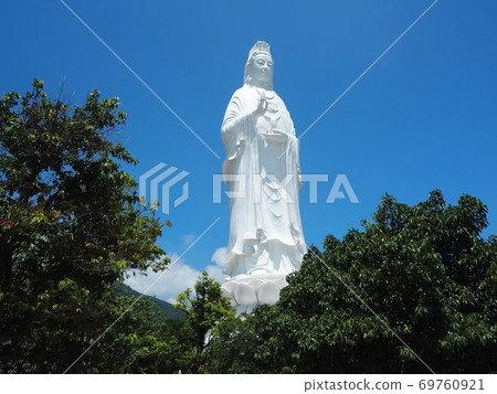 峴港宋茶半島林恩寺觀音雕像的斜視圖 峴港宋茶半島林恩寺觀音雕像的斜視圖 69760921