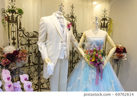 Wedding bride and groom dress mannequin 69762614
